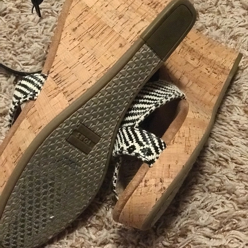 Toms Wedges - Picture 2 of 5